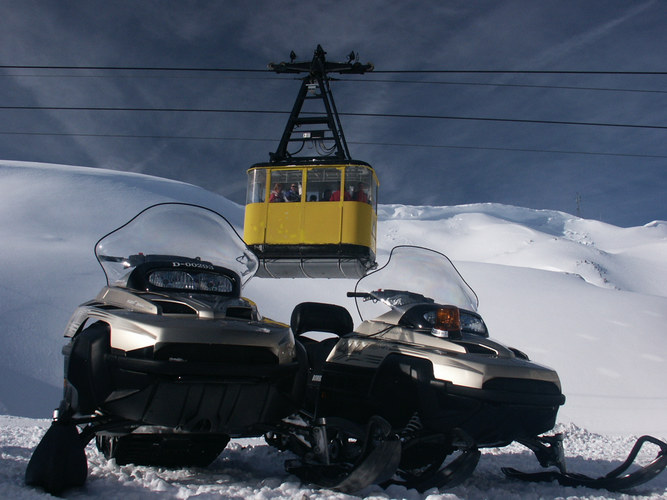 Dachsteinseilbahn mit Skidoos