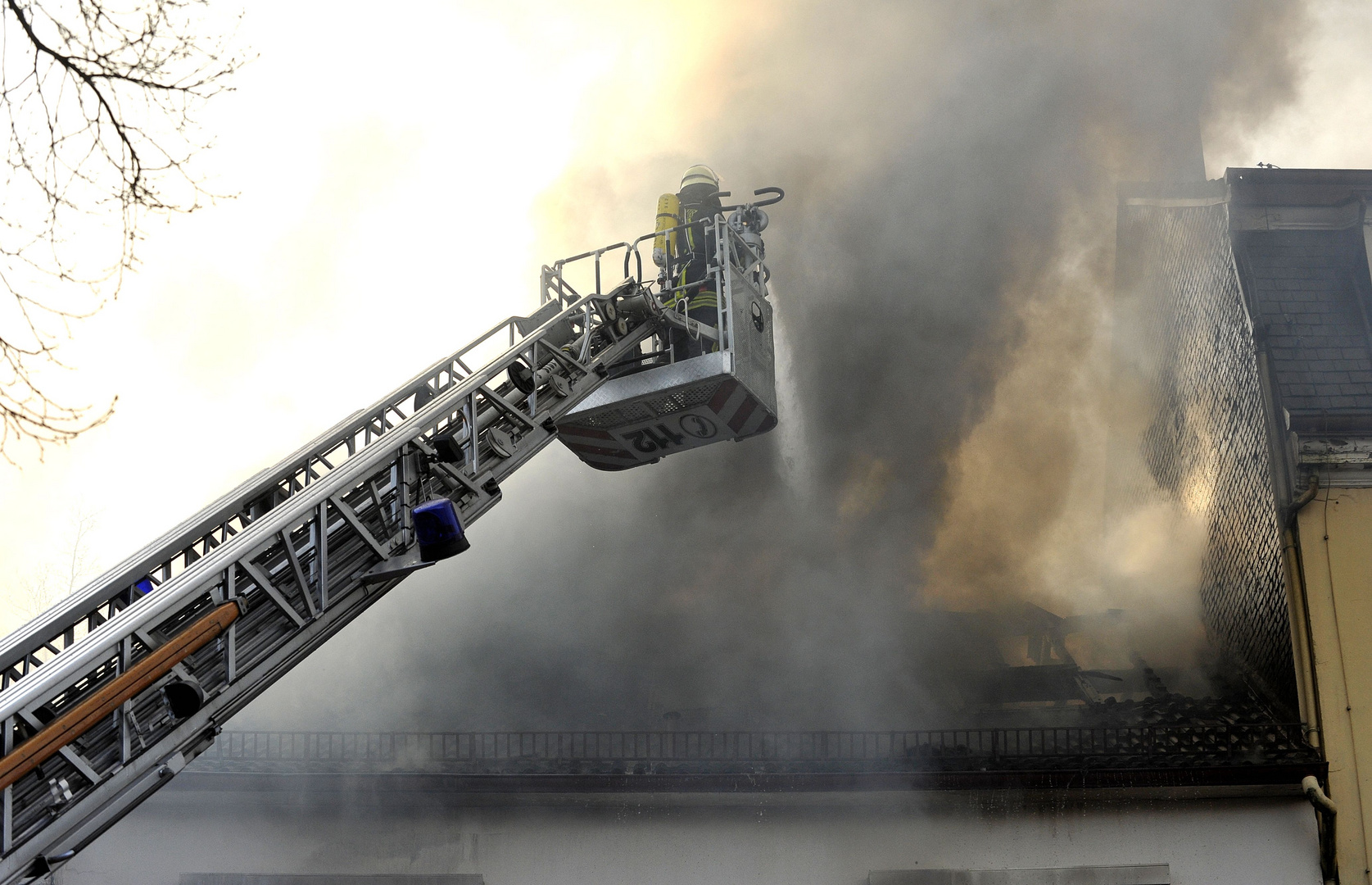 Dachstuhlbrand erfordert Großeinsatz