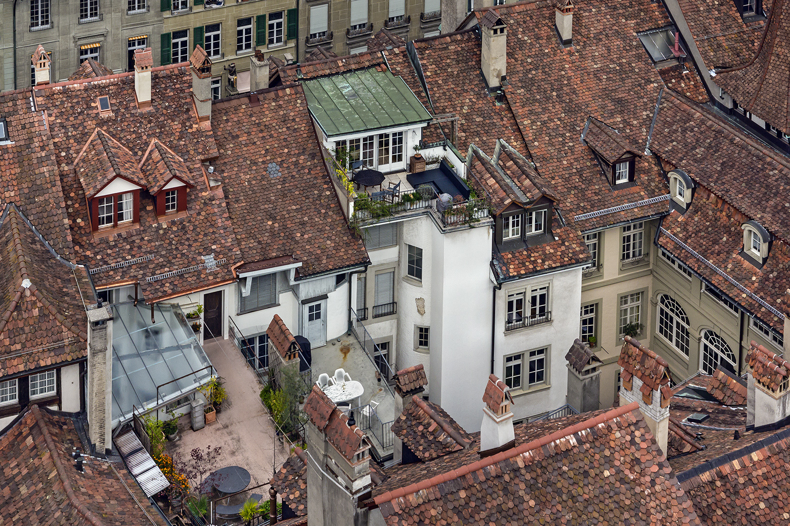 Dächerlandschaft in der historischen Altstadt von Bern