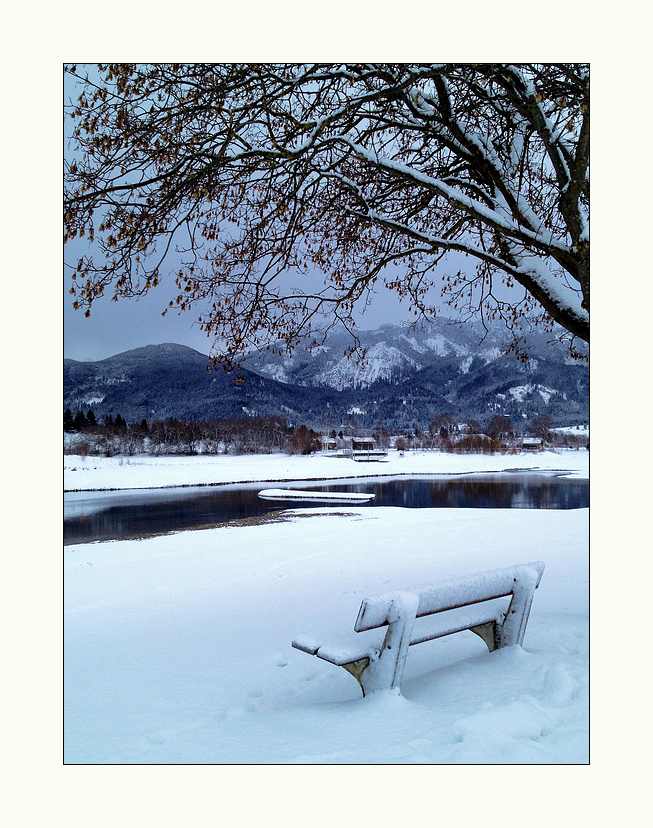 Dämmernde Stille am kalten See...