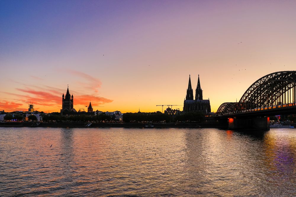 Dämmerstunde am Rheinufer 20:51