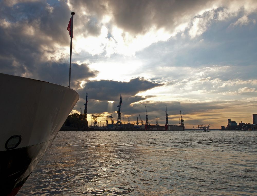 Dämmerung am Hafen