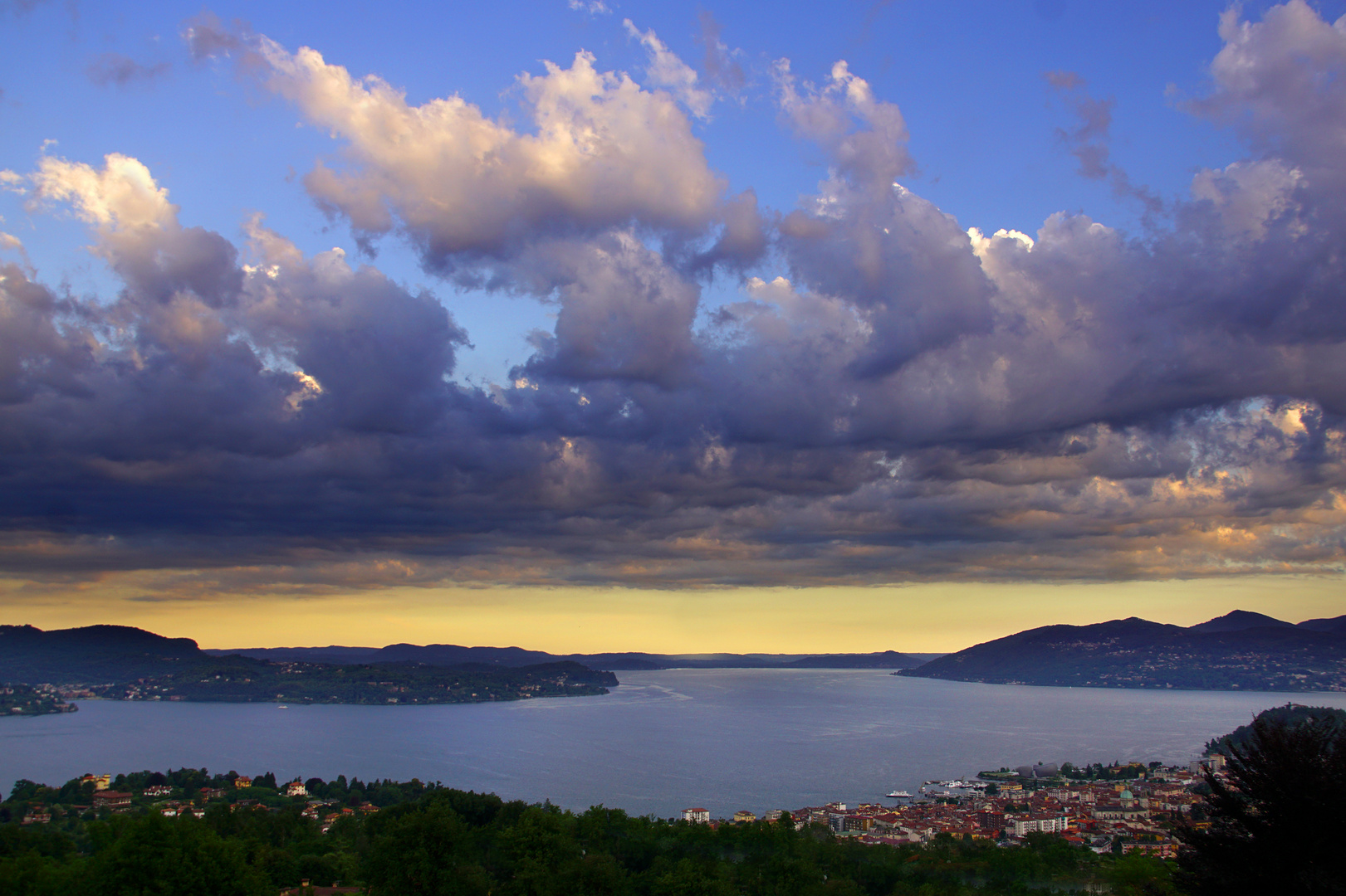 Dämmerung am Lago Maggiore