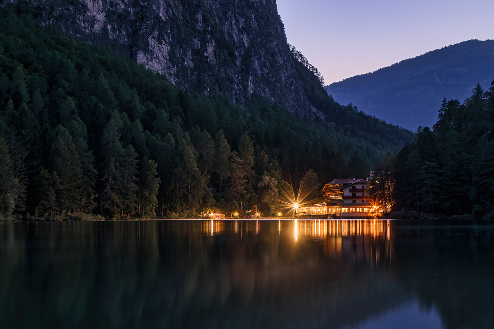 Dämmerung am See