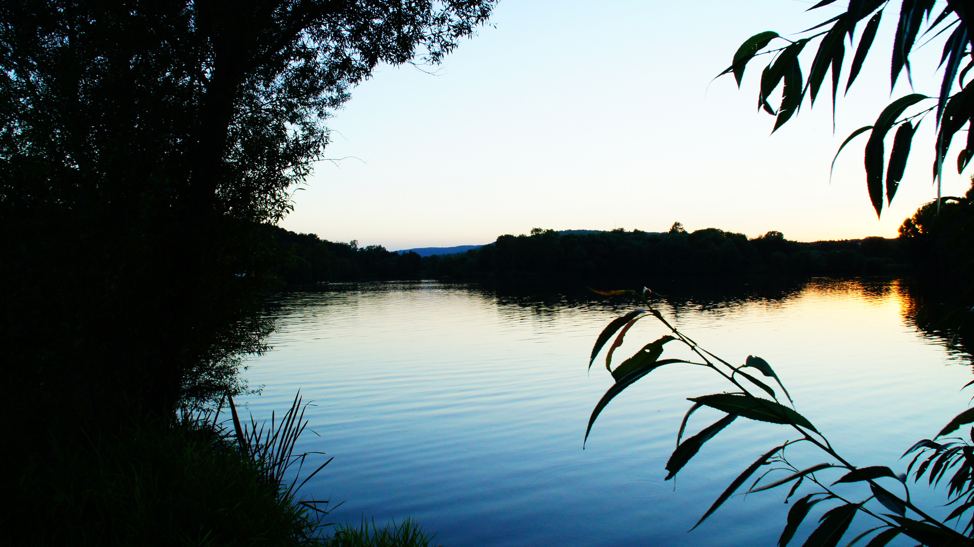 Dämmerung am See