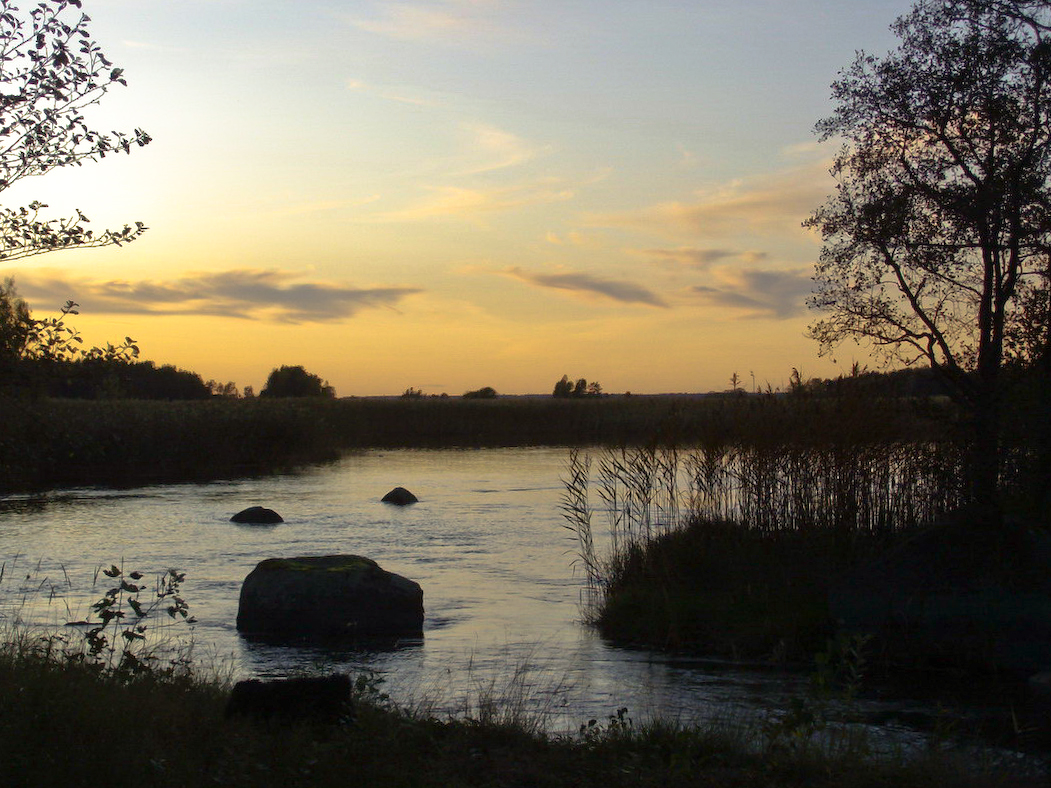 Dämmerung am See