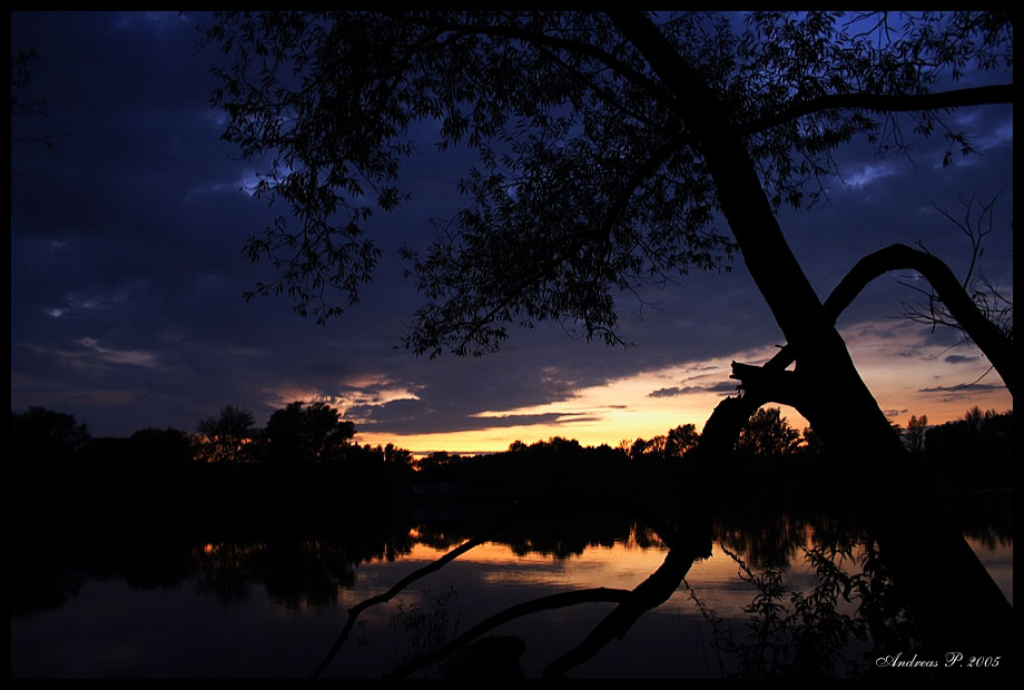 Dämmerung am See