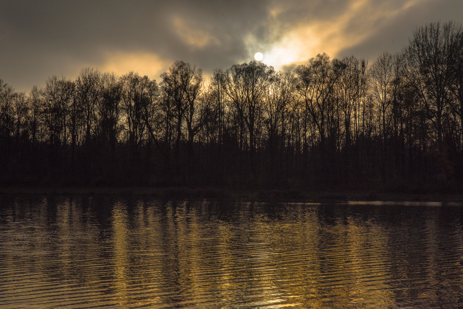 Dämmerung am See