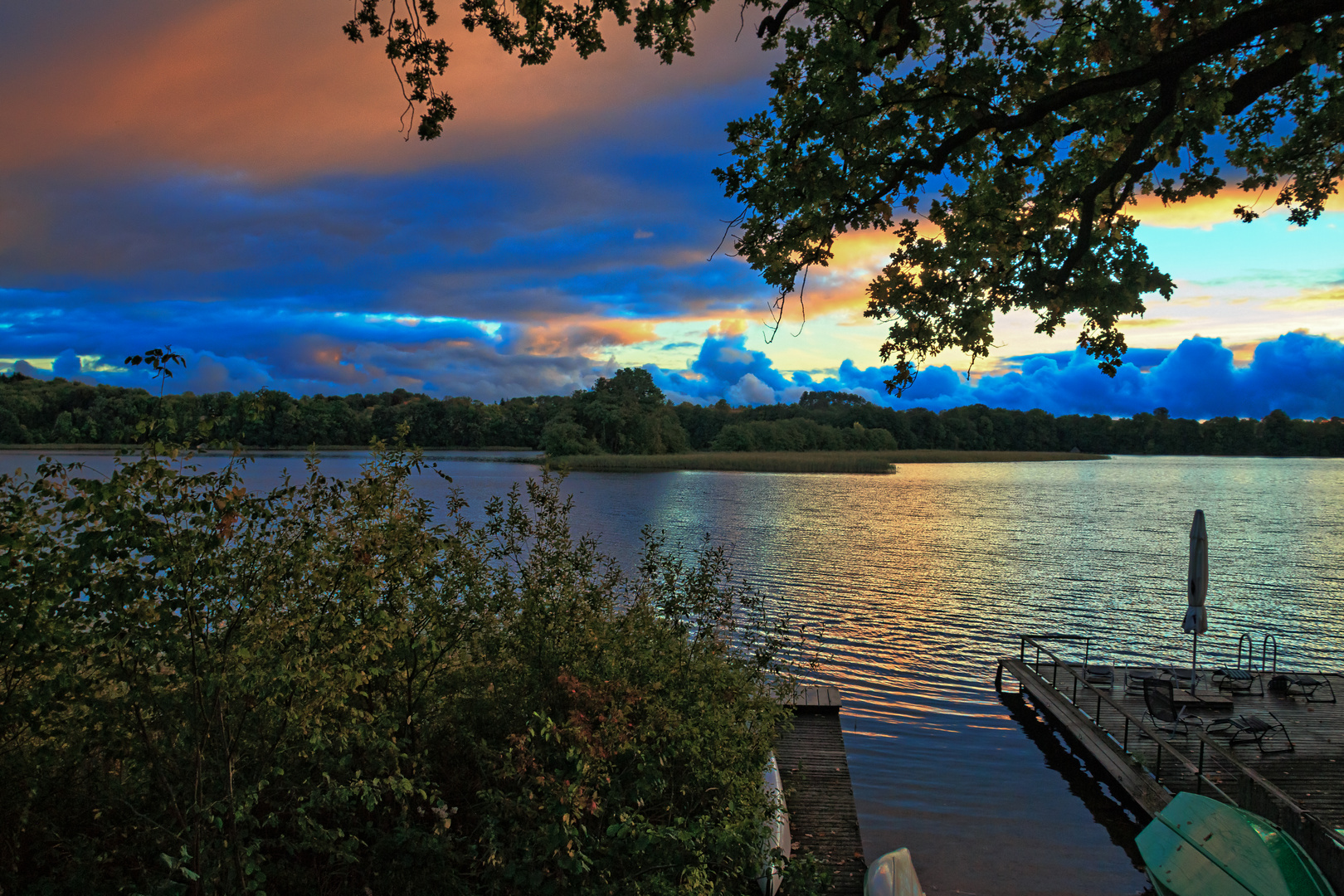 Dämmerung am wolkendekorierten "Lütten See" 