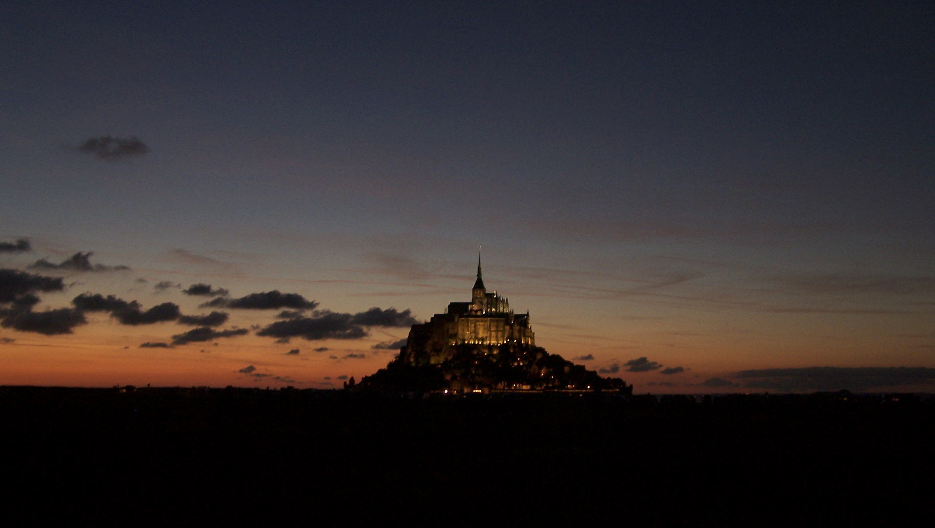 Dämmerung bei Mont-Saint-Michel