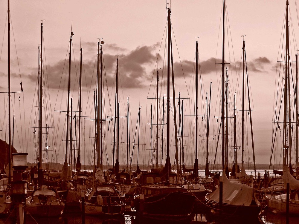 Dämmerung Hafen Langballig sepia