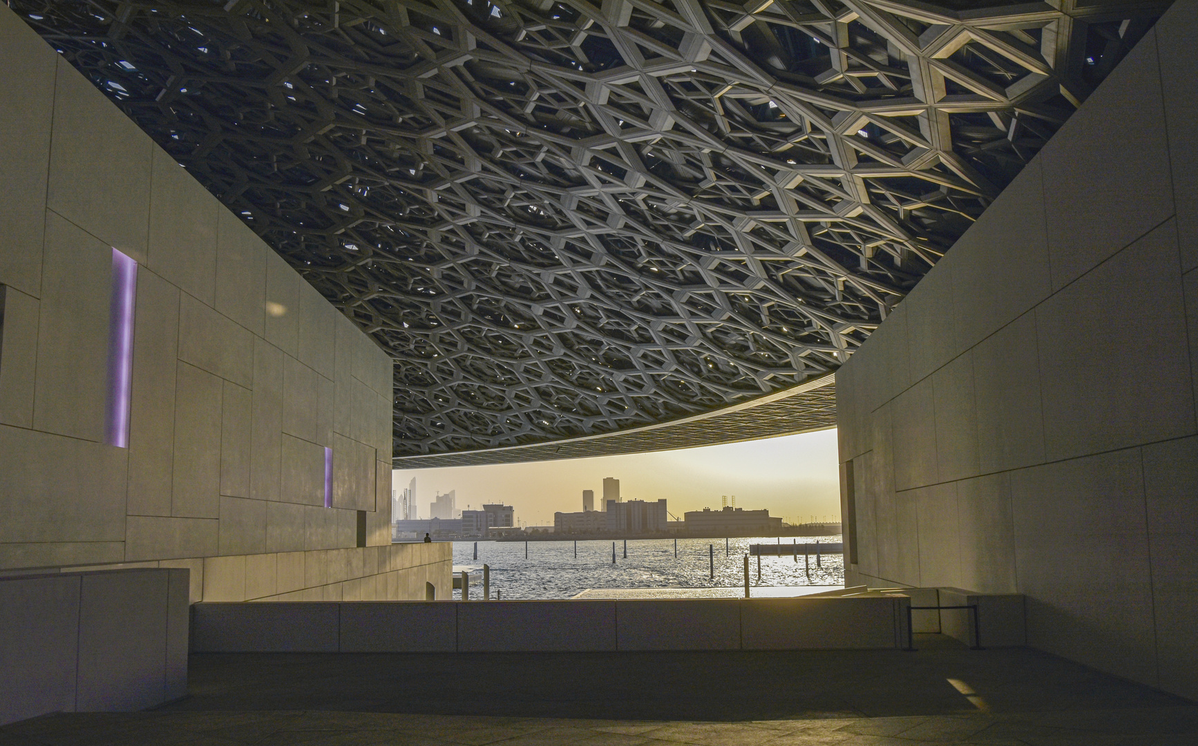 Dämmerung im Louvre, Abu Dhabi