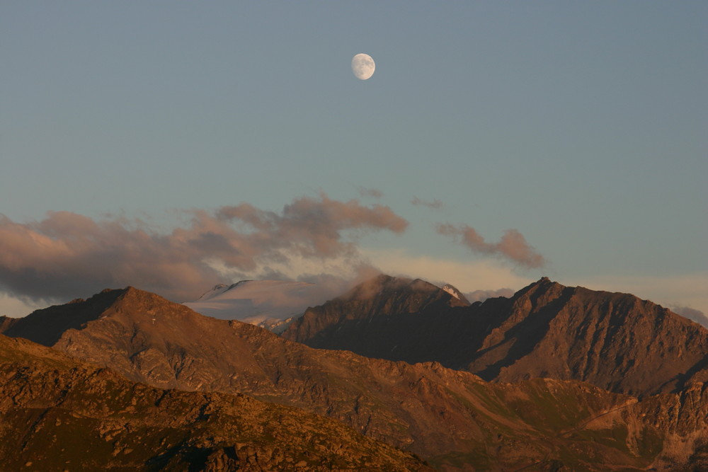 Dämmerung in den Alpen