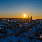 Dämmerung in einer Kleinstadt im Winter