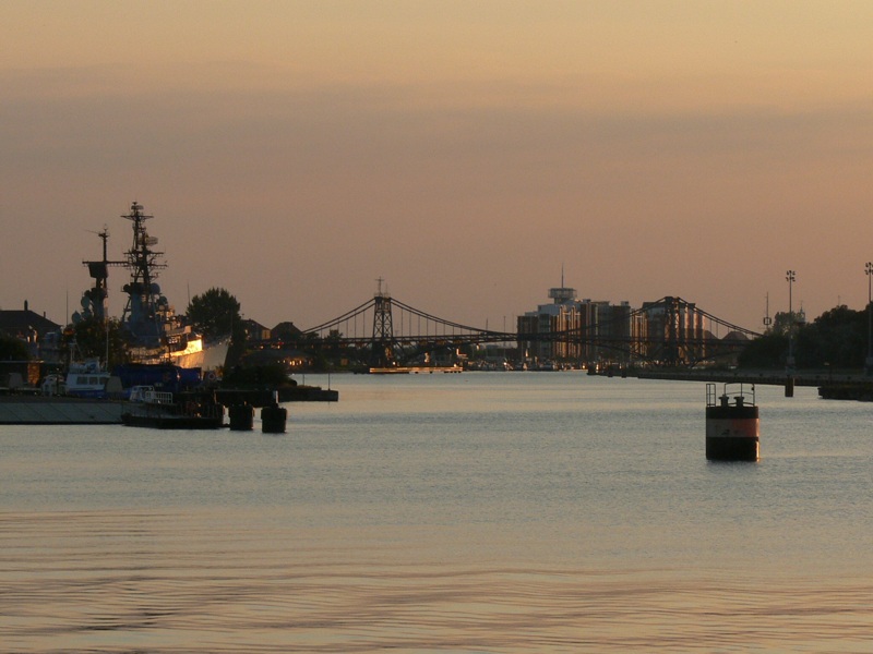 Dämmerung über dem Hafen