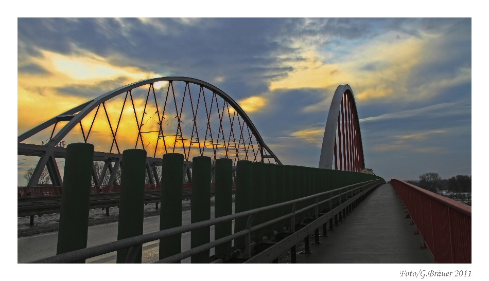 Dämmerung über der Elbe