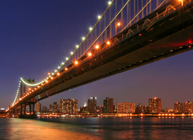 Dämmerung über der Manhattan Bridge