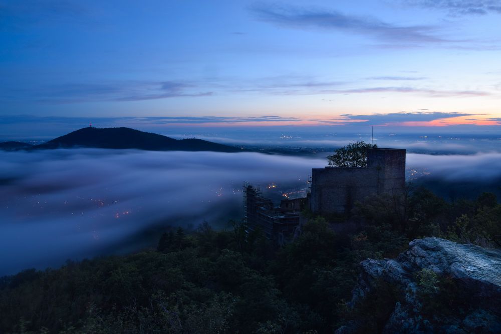 Dämmerung über Schloss Hohenbaden