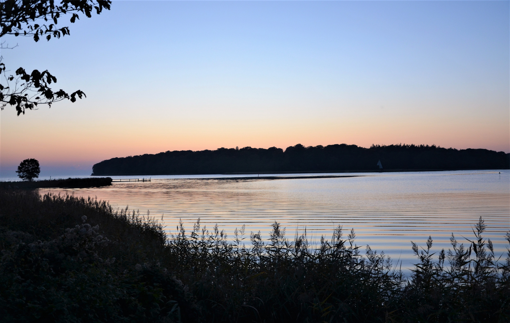 Dänemark, Ostsee Blaue Stunde...Lolland bei Nysted...