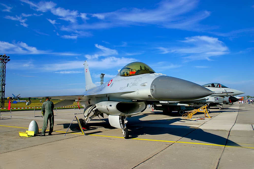 Dänische F-16 im Static-Display