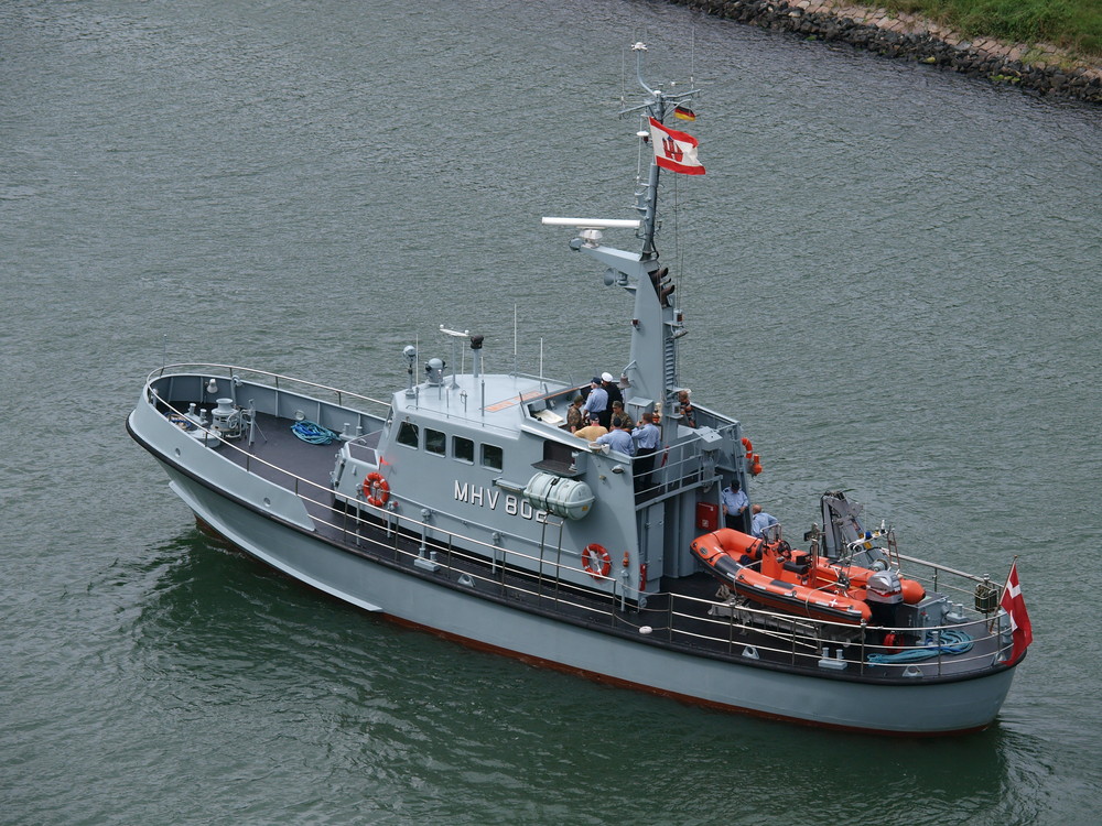 Dänisches SAR Seenotrettungsboot MHV 802 auf dem Nord-Ostsee-Kanal