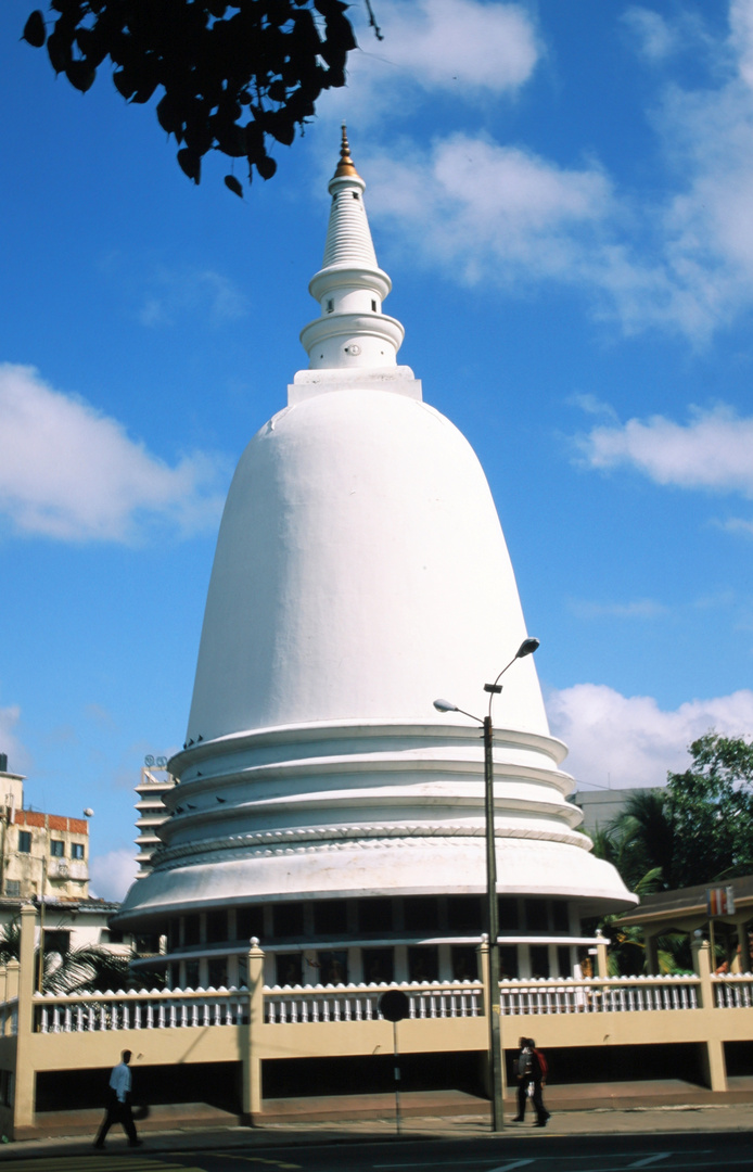 Dagoba in Colombo