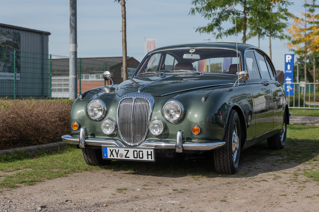 Daimler V8 250