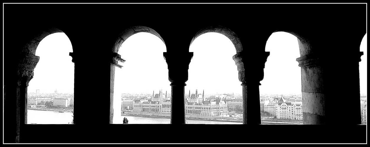 Dal bastione dei pescatori...sguardo su Budapest...