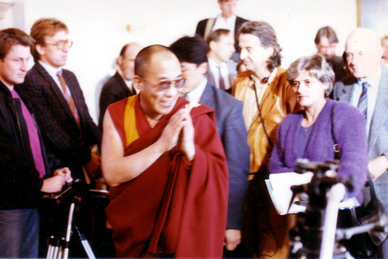 Dalai Lama, gefolgt von Petra Kelly, dahinter Gerd Bastian