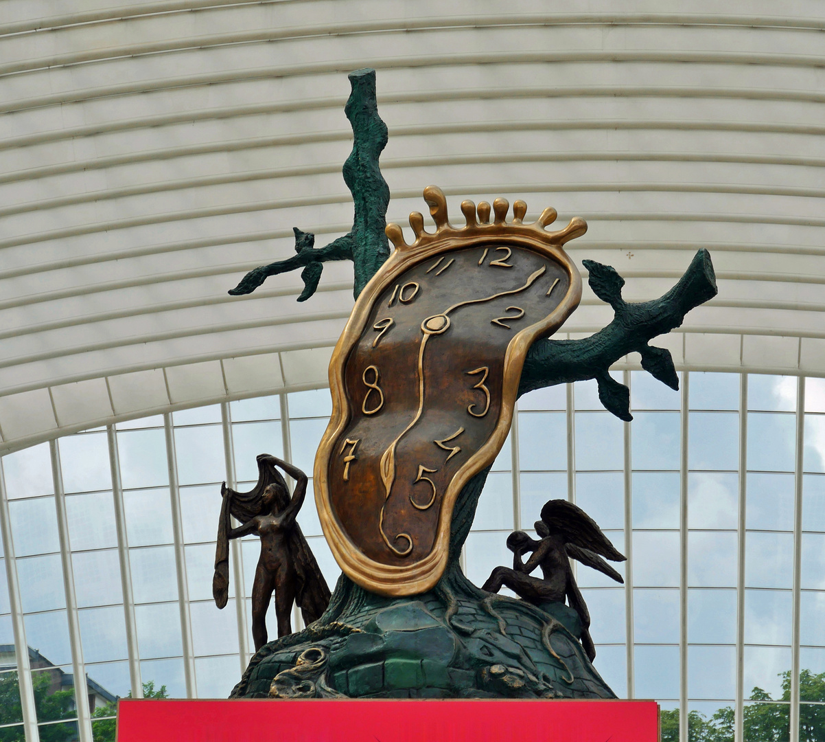 " Dali - Uhr und Bahnhof "