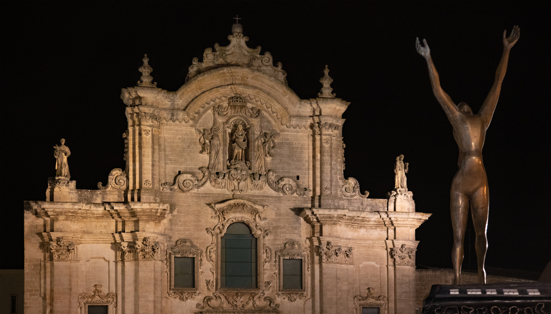 Dali vor der Kathedrale von Matera