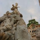 Dalla Piazza Unità d'Italia (Trieste): la torre del municipio e la fontana dei 4 continenti