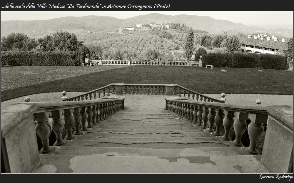 ...dalla scala della Villa Medicea "La Ferdinanda" in Artimino Carmignano (Prato)