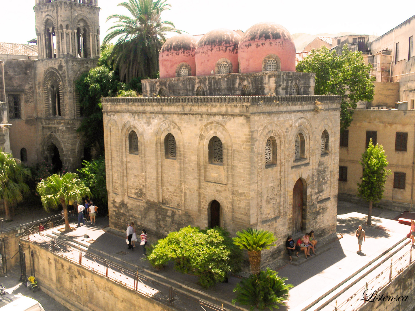 Dalle finestre del municipio di Palermo.