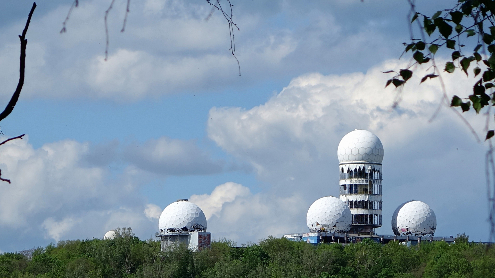 damaged landmark berlin-style