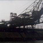 Damals [ 30 ]     Die letzte Schiffsverladeanlage für Kohle im Duisburg-Ruhrorter Hafen 1981