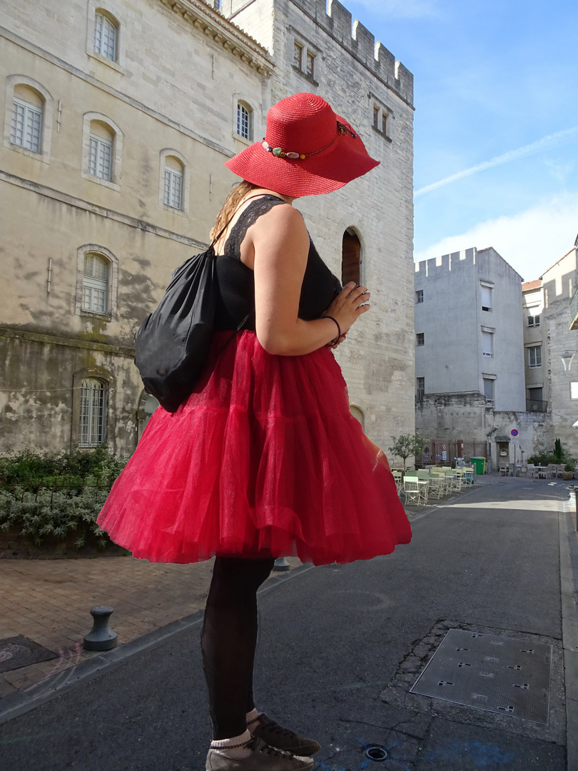 Dame au chapeau rouge