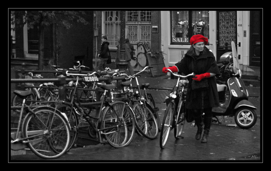 Dame mit Fahrrad  /  la dame au  vélo