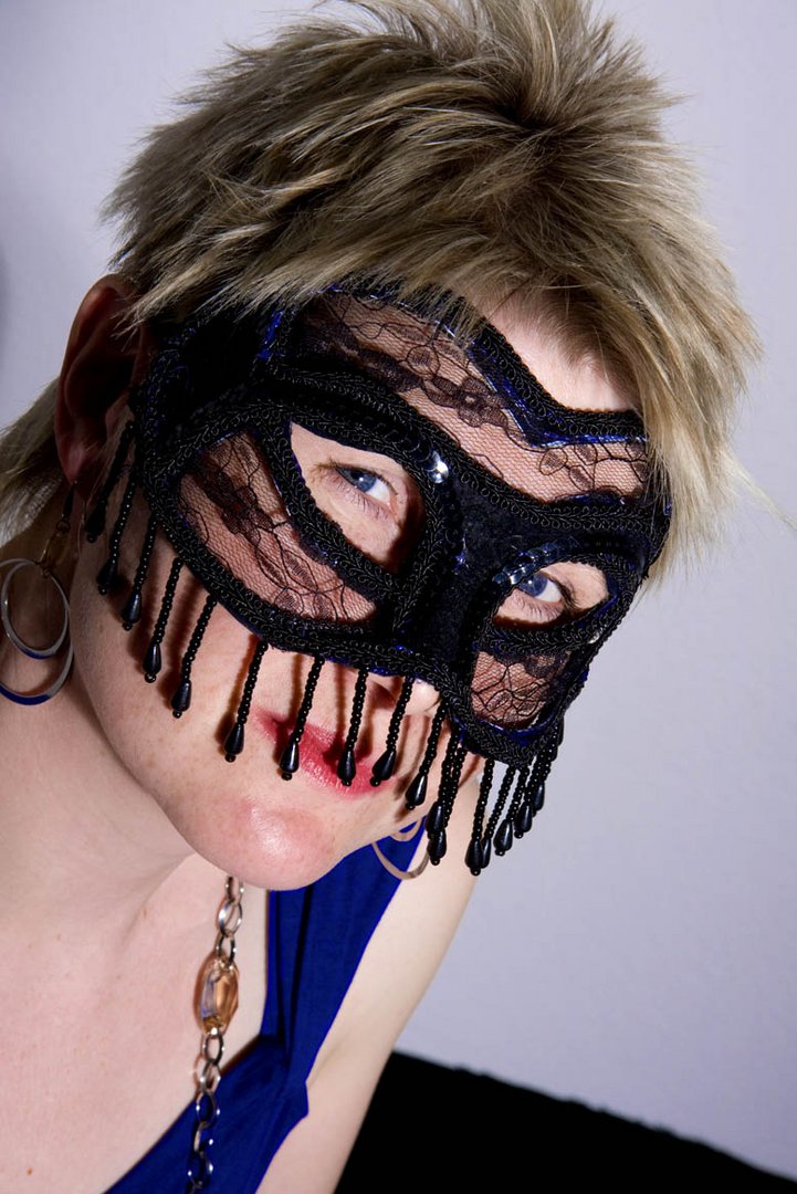 Dame mit Maske II