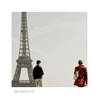 Dame mit roter Jacke in Paris