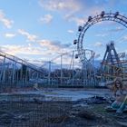 Dame vor Riesenrad