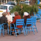 Damen-Schwätzchen am Nachmittag in Cannes