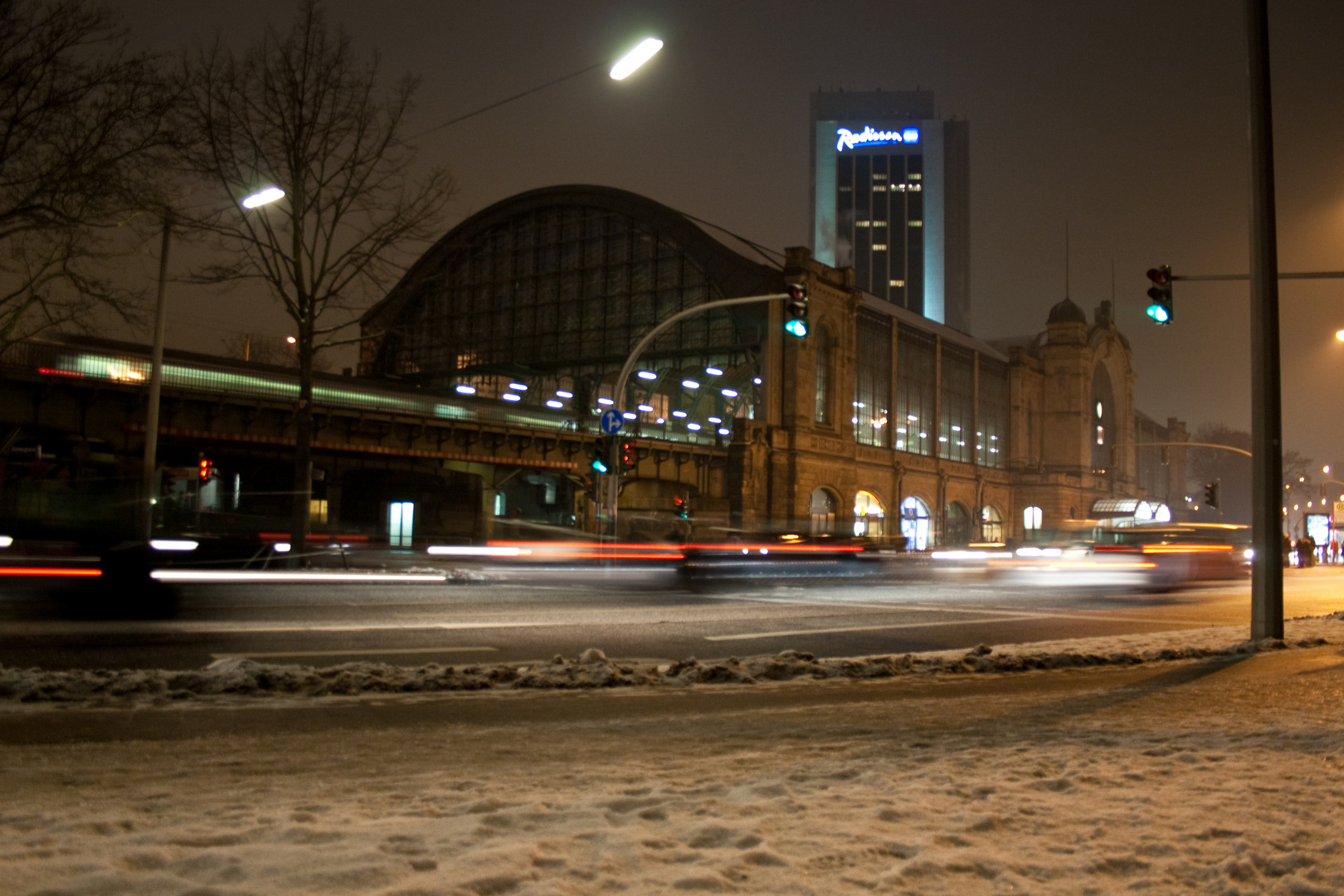 Dammtorbahnhof und Radisson 2