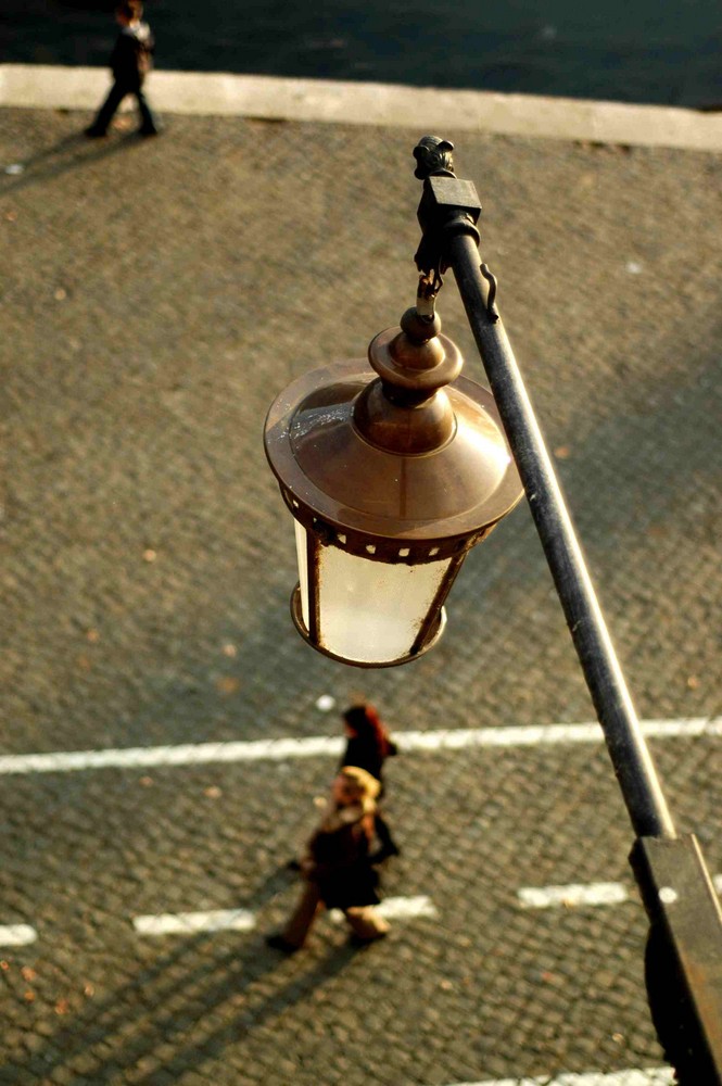 Damocle's lamp