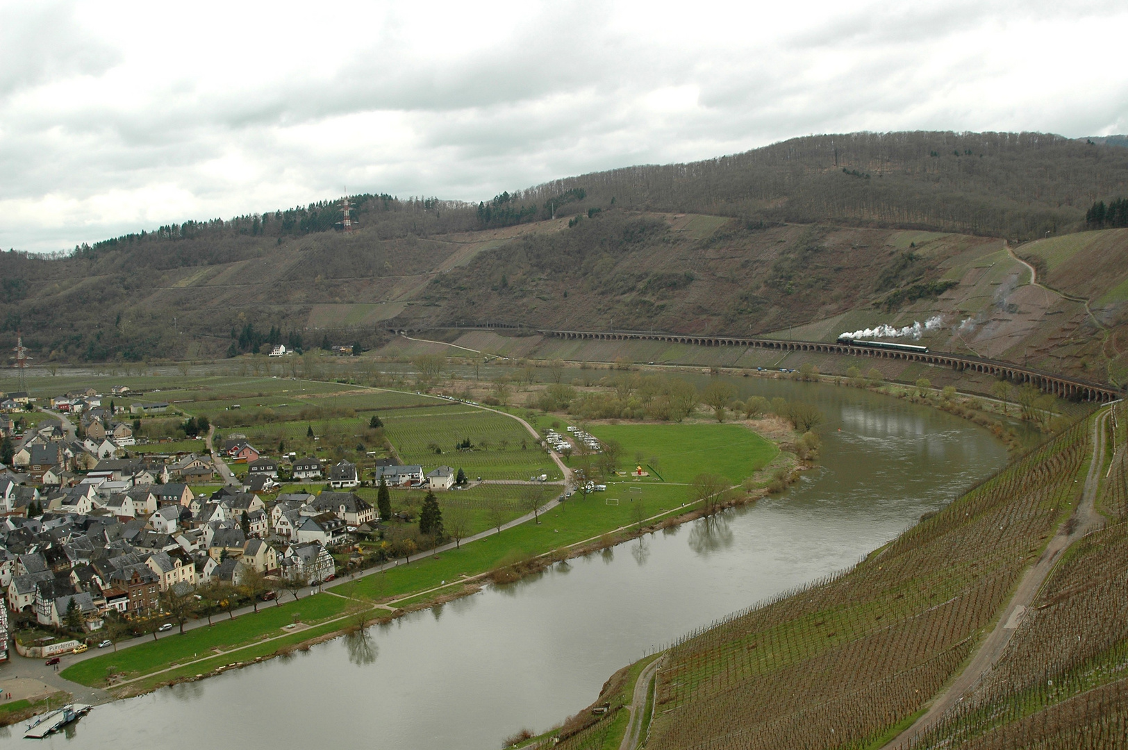 Dampf auf dem Hangviadukt