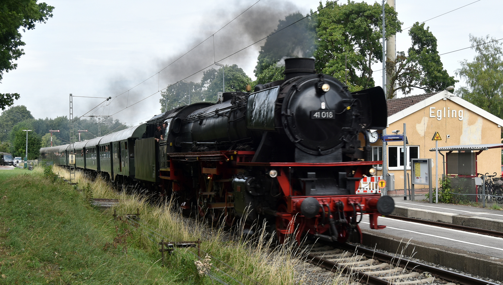 Dampf auf der Ammertalbahn im Bf Egling an der Paar 23.7.2023