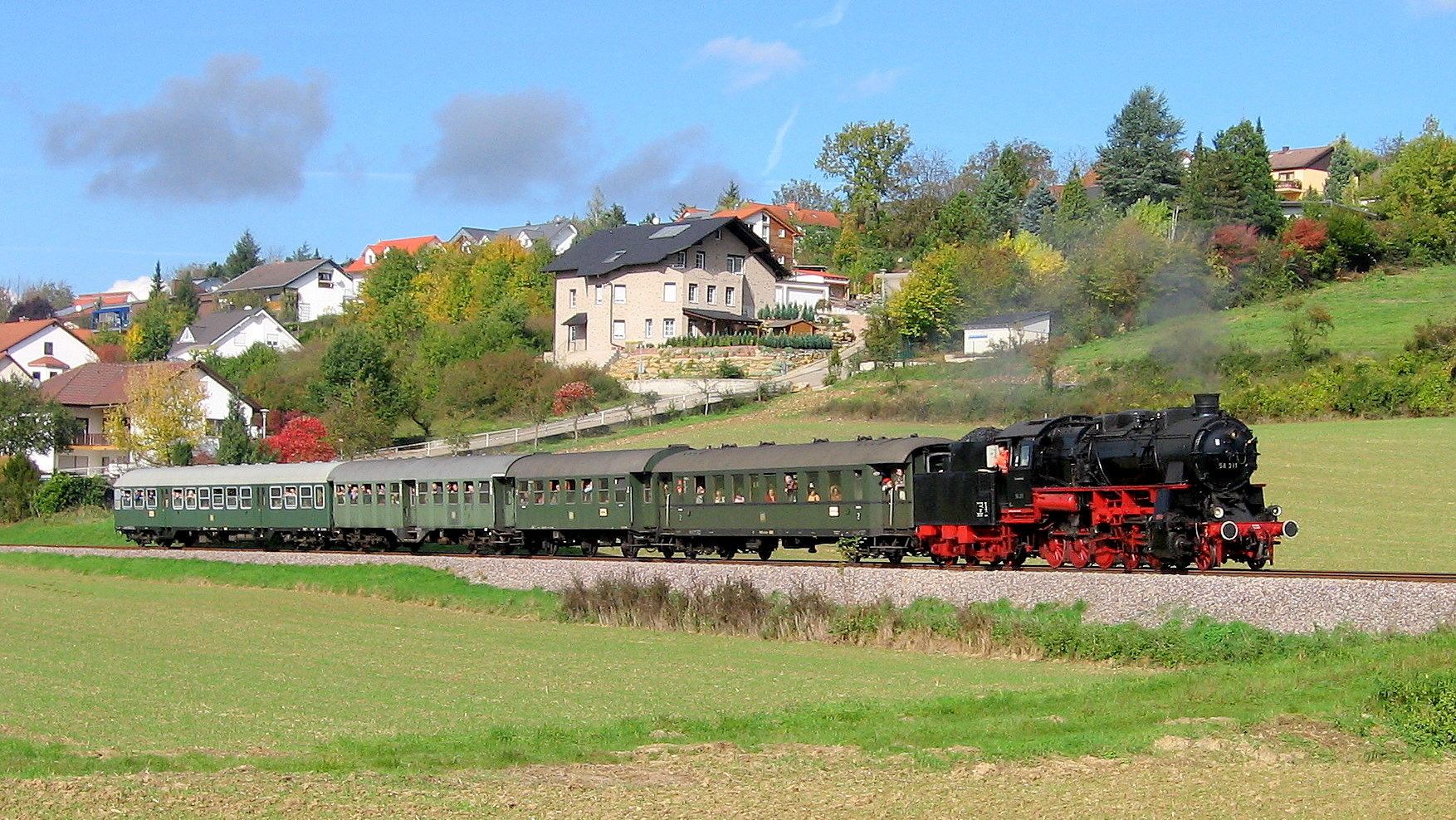 Dampf auf der Krebsbachtalbahn bei Neckarbischofsheim