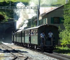 Dampf-Doppeltraktion Albula bei der Einfahrt in den Albulatunnel in Spinas