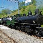 Dampf-Doppeltraktion Albula macht Mittagspause im Bahnhof Filisur