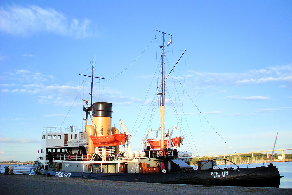 Dampf - Eisbrecher - Stettin aus Hamburg in Stralsund